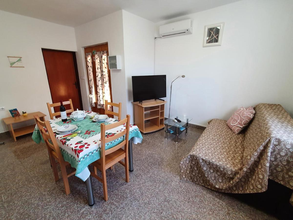 Apartment "House Tigra" ロヴィニ エクステリア 写真