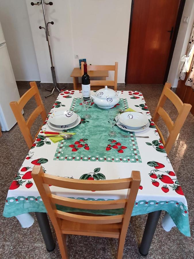 Apartment "House Tigra" ロヴィニ エクステリア 写真
