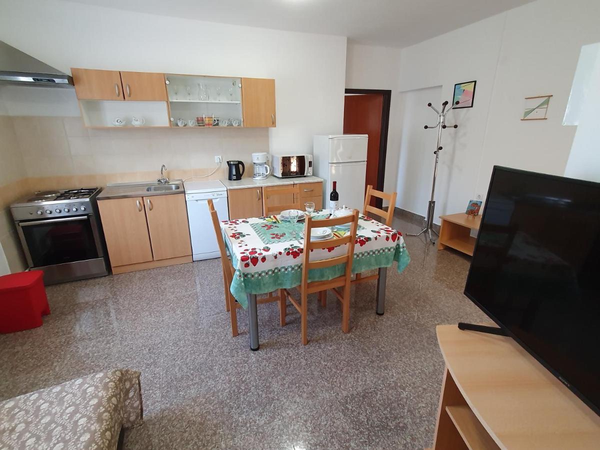 Apartment "House Tigra" ロヴィニ エクステリア 写真